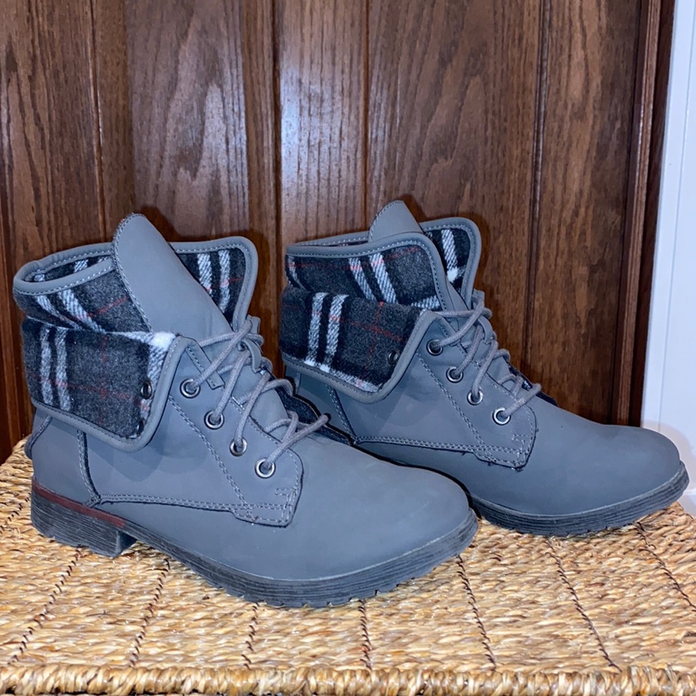 Rock & Candy Gray Plaid Sweater Cuff Ankle Boots